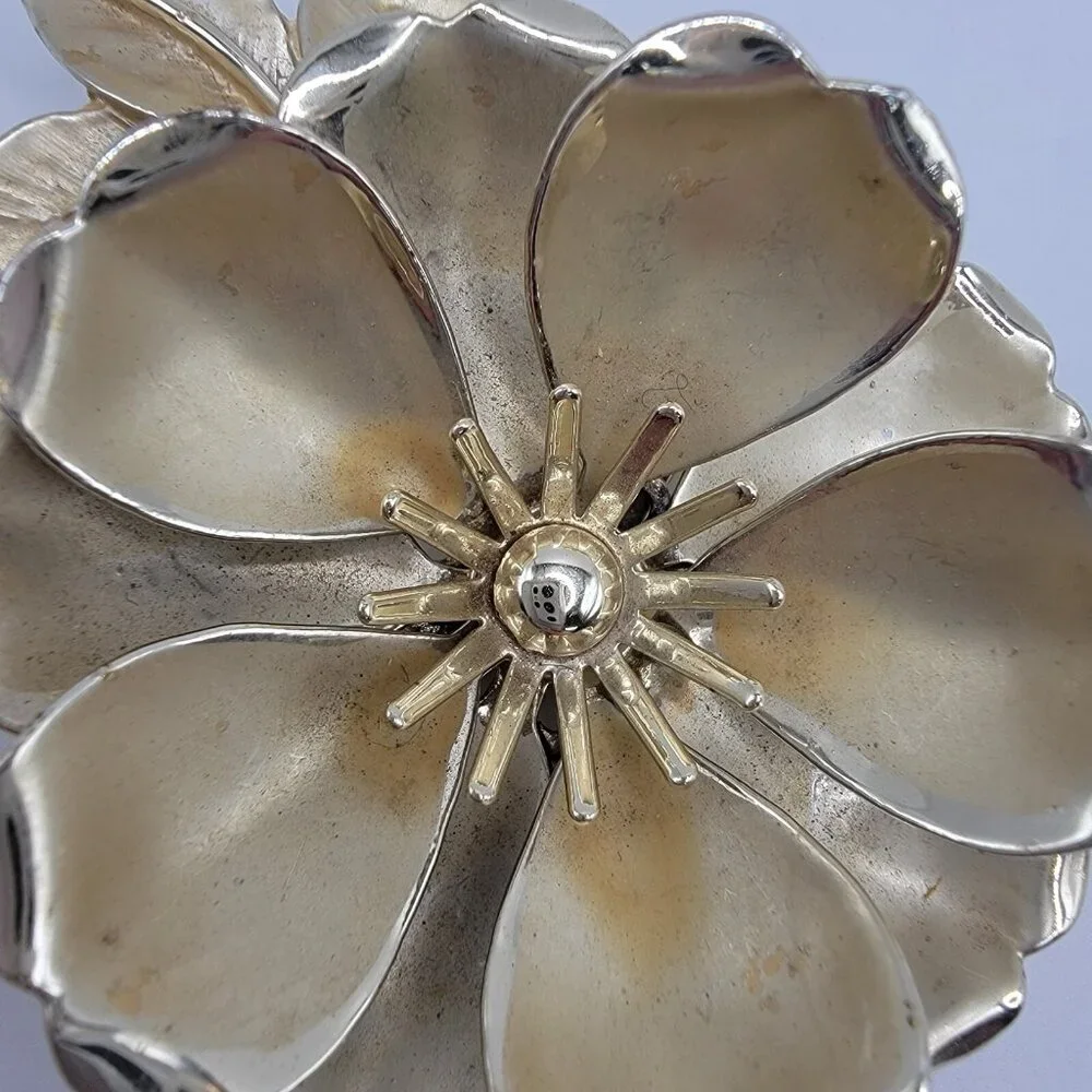 Gold Tone Coro Flower Floral Brooch Pin 3.5 Inches Long Matte‎ Shiny Textured